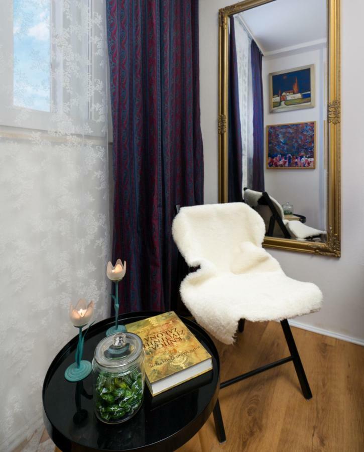 Apartment Art 